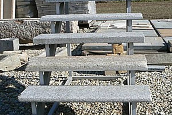 Barbaro Marmi Catania - Pavimenti per interni ed esterni, anche carrabili. Portali, colonne, pilastri, elementi decorativi in pietra lavica dell'Etna